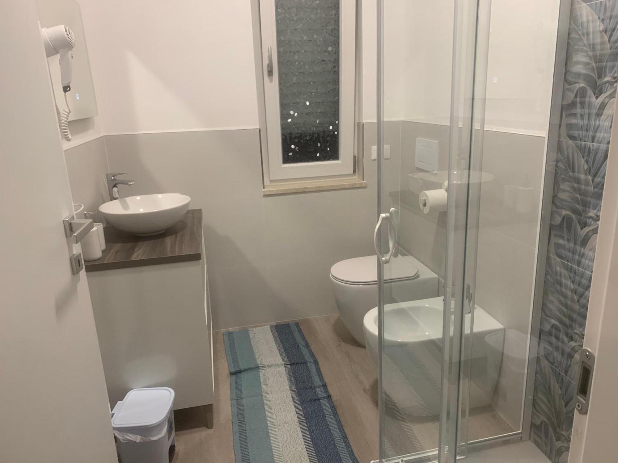Onlyroomsrho