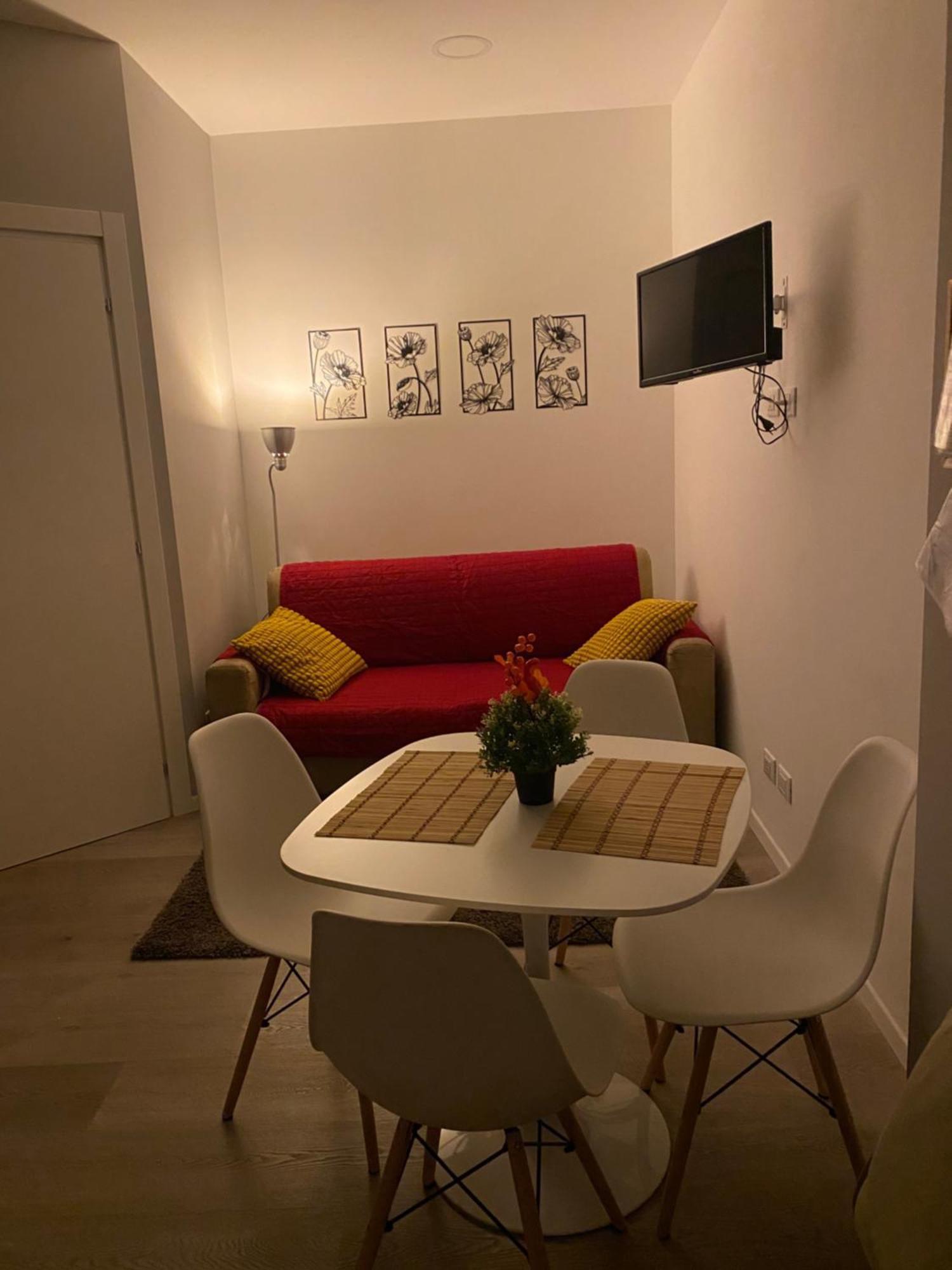 Apartment Onlyroomsrho