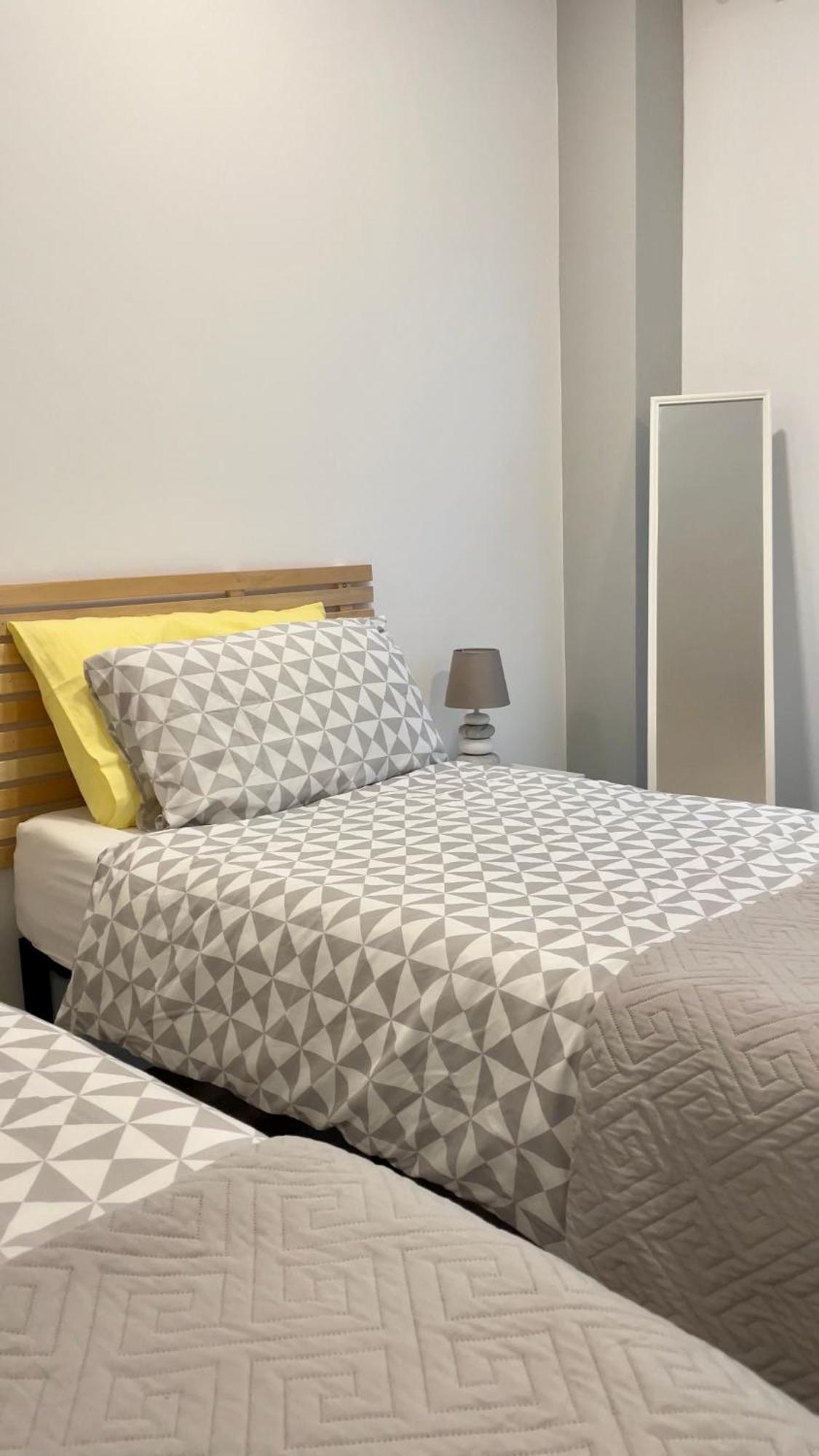 Apartment Onlyroomsrho *